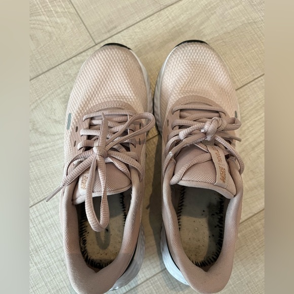Women’s Nike Revolution 5 Sneakers size 6.5 - Picture 6 of 7